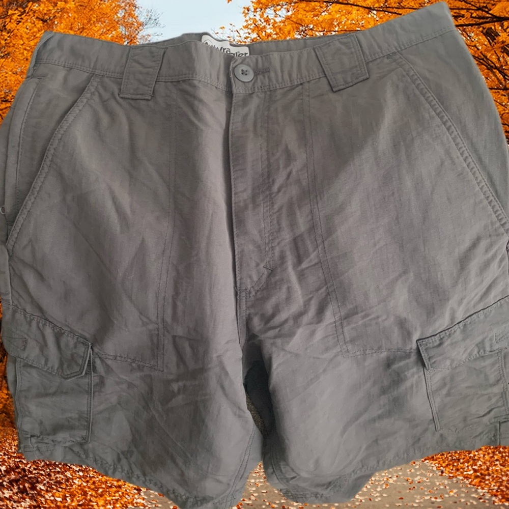 Pre Owned Men’s Wrangler Cargo Shorts Sz 32 Practical Functional Casual Comfort